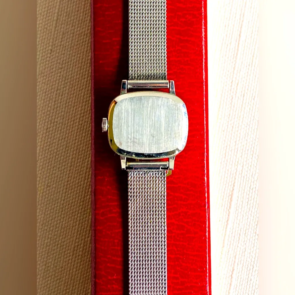 Ladies SWISS made OMEGA watch w/ box ❤️❤️❤️ Silver - Image 3