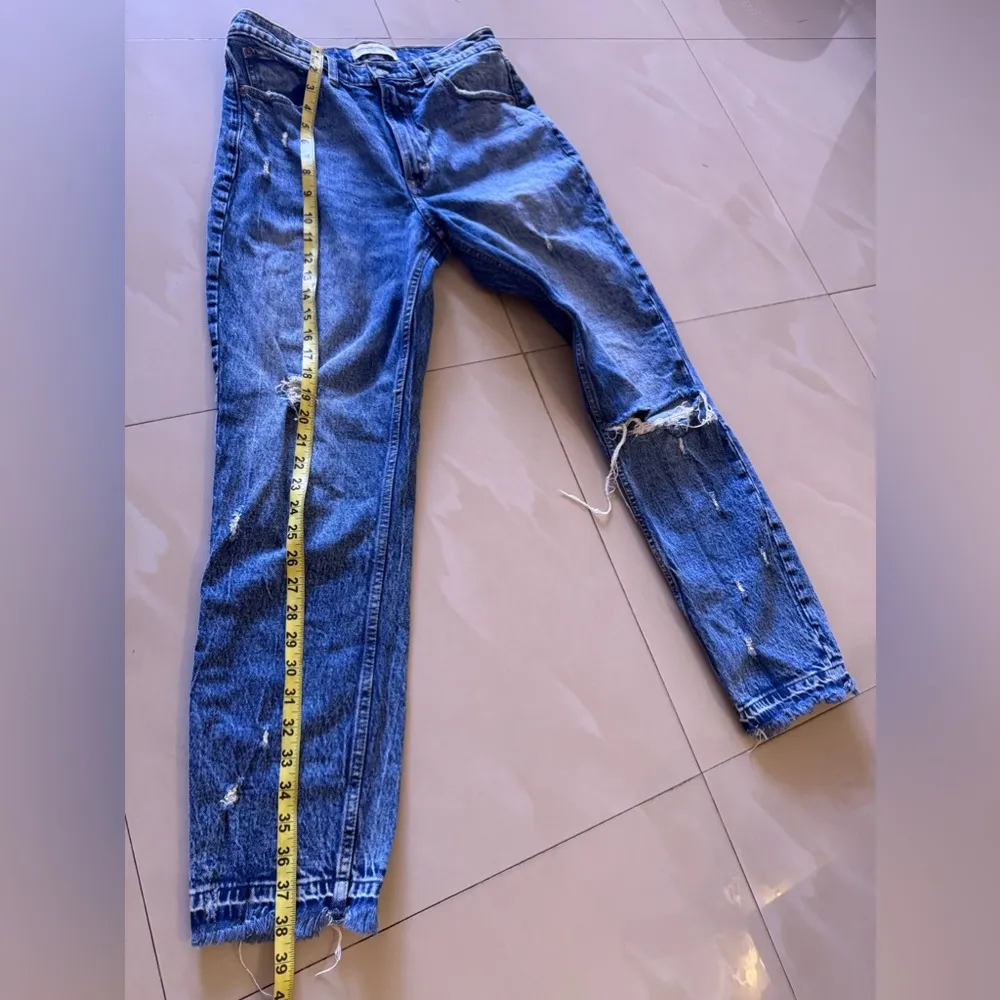 Abercrombie & Fitch The Mom High Rise Blue Jeans Distress Size 28/ 6L Pocket Zip - Image 9