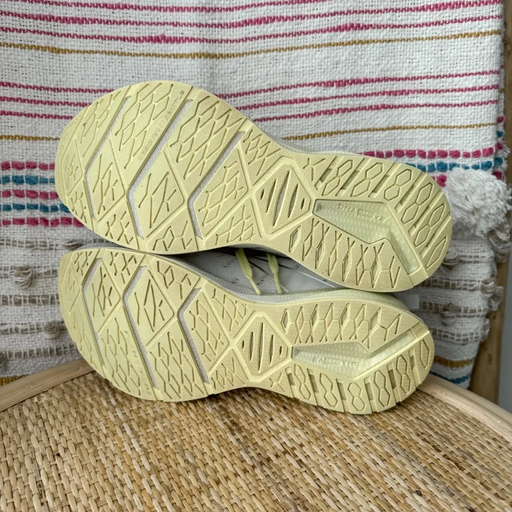 Brooks Levitate 6 White Oyster Yellow Road-Running Sneakers Women’s Size 8.5 - Image 8