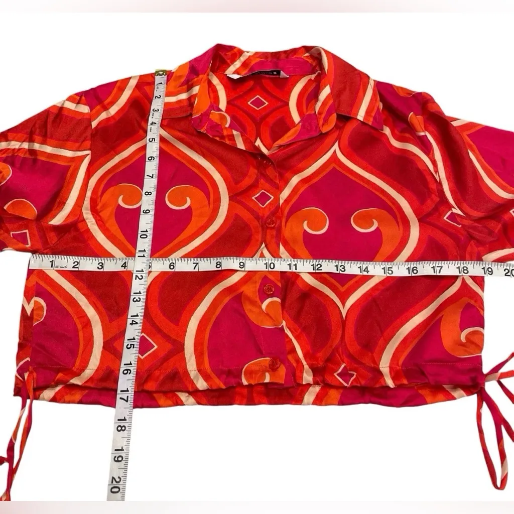 Zara Women Top XS
Geometric Short Sleeve Collared Cropped Pink Orange Tie Bottom - Image 2