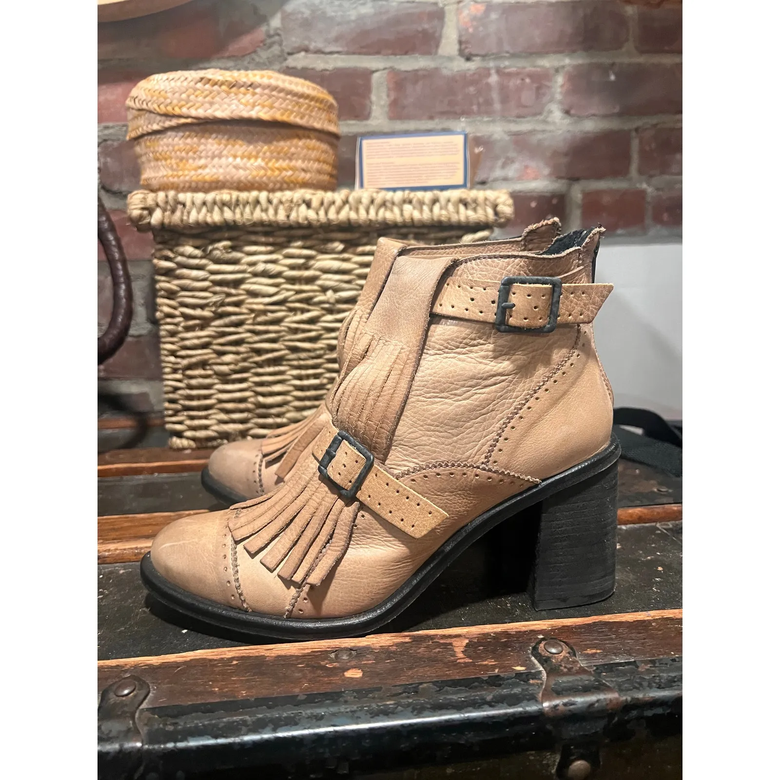 Womens Free People Kiltie Fringe Distressed Ankle Leather Booties 38  US 8 - Image 6