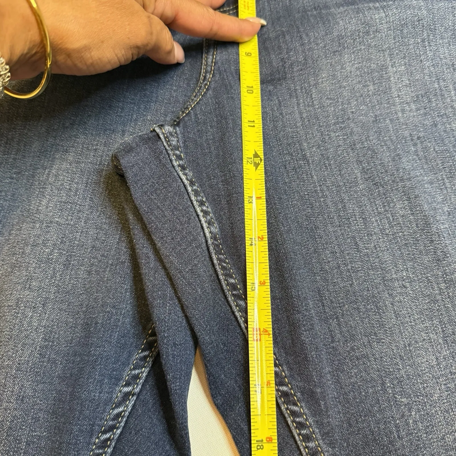 Calvin Klein‎ Set Plus Sz 20 & 2X Distressed Med Wash Jeans & Black V-Neck Tee # - Image 15