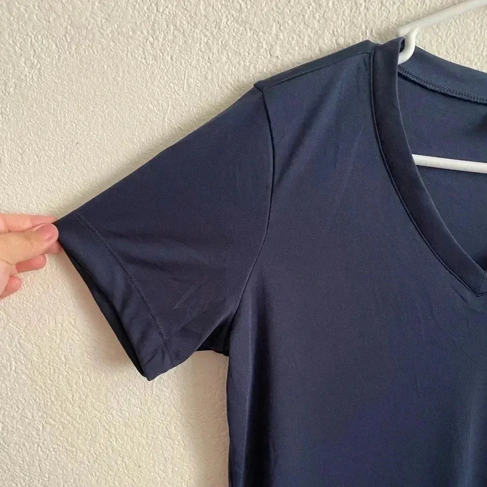 🆕 Navy Basic V Neck Top 🆕 - Image 4