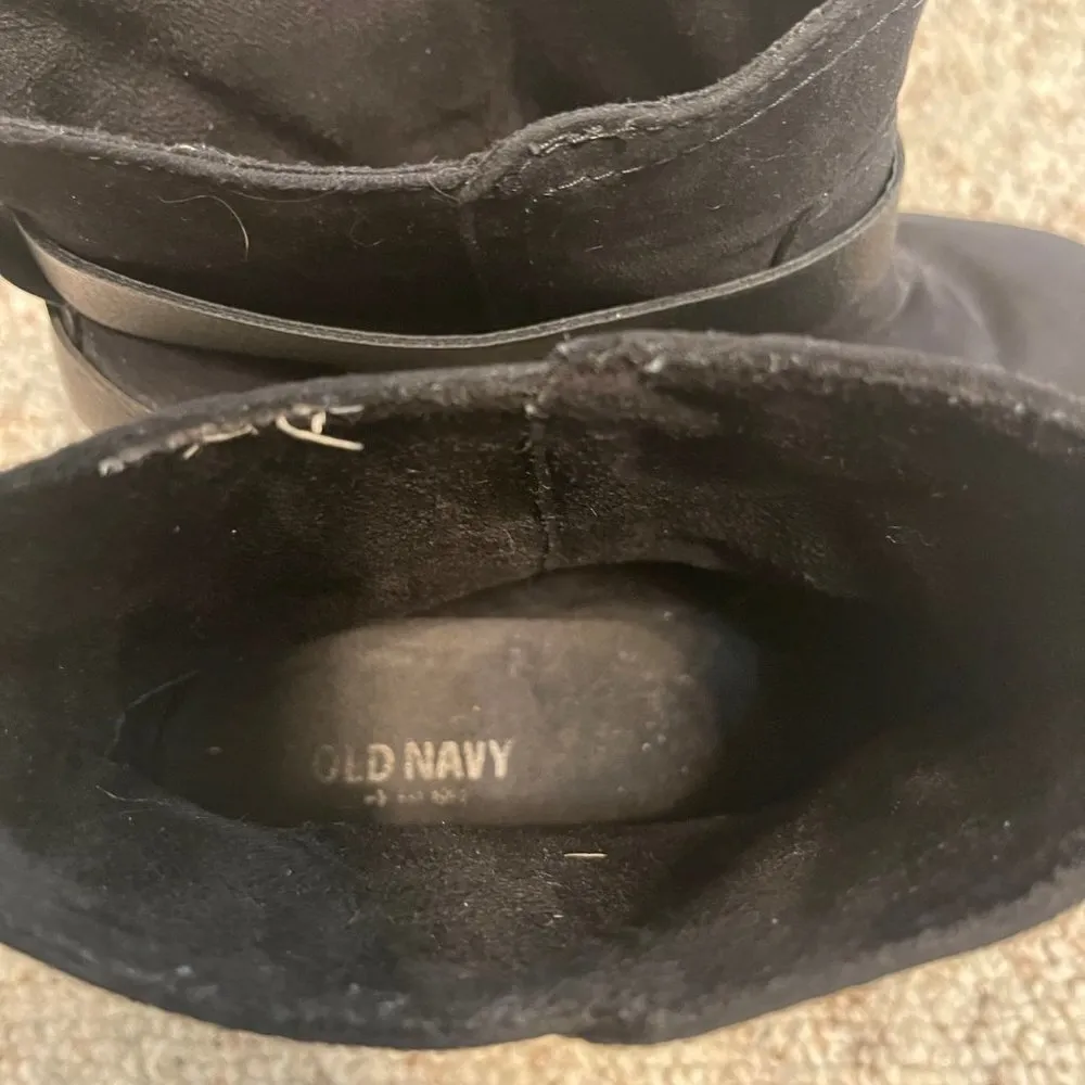 Old Navy Black faux Suede Wrap Stacked Heel Bootie Size 8 - Image 6