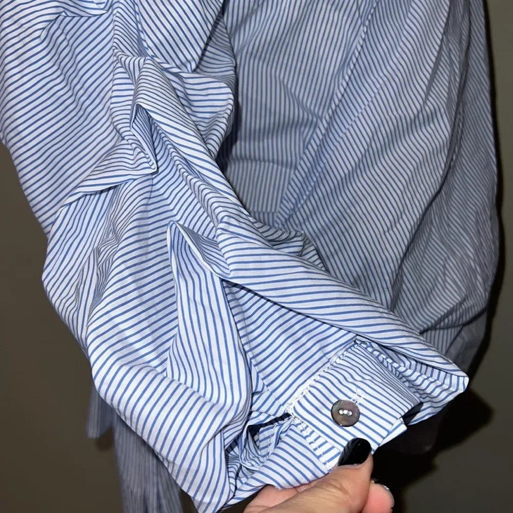 Willow & Clay medium womens chambray striped wrap blouse ruffle sleeve v neck - Image 7