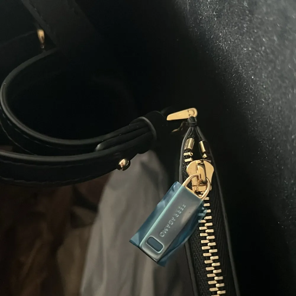 Ferragamo Charming Medium Leather Tote Bag in Black, New with Tag - Image 14