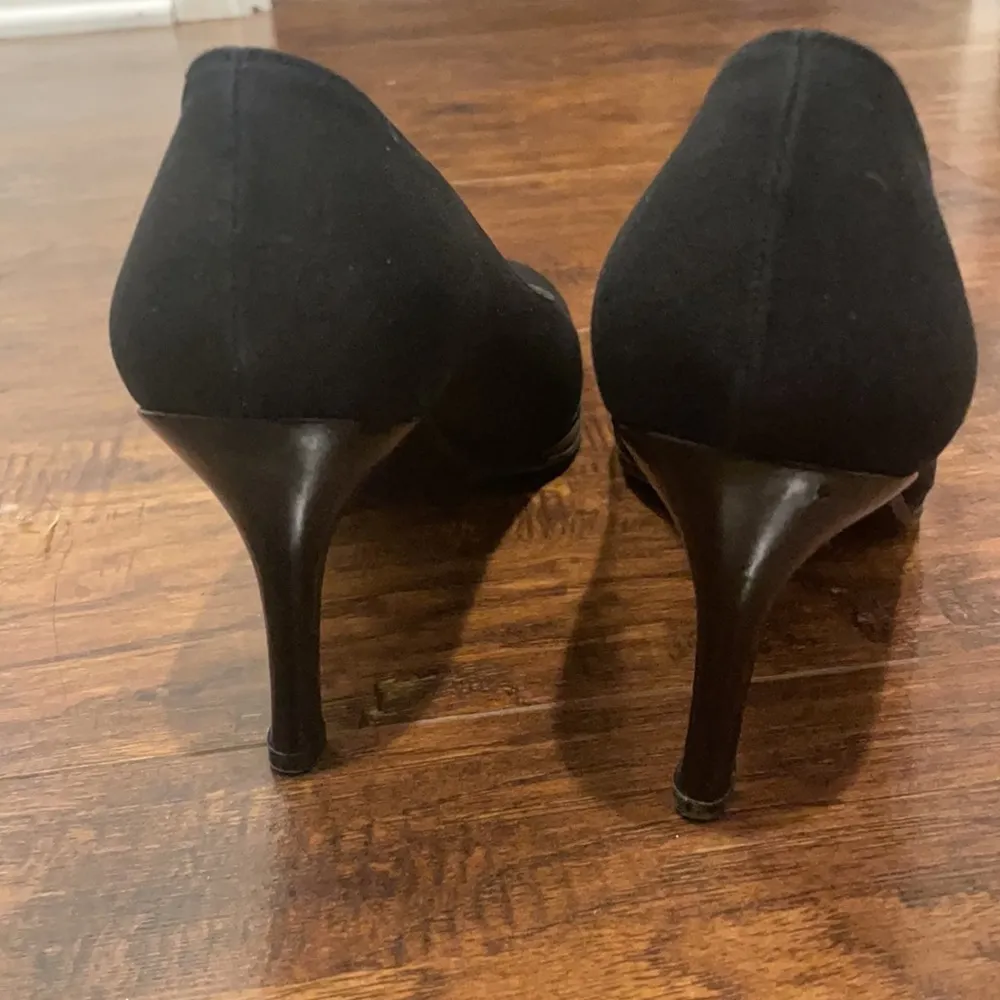 Stuart Weitzman  black round toe heels - Image 6