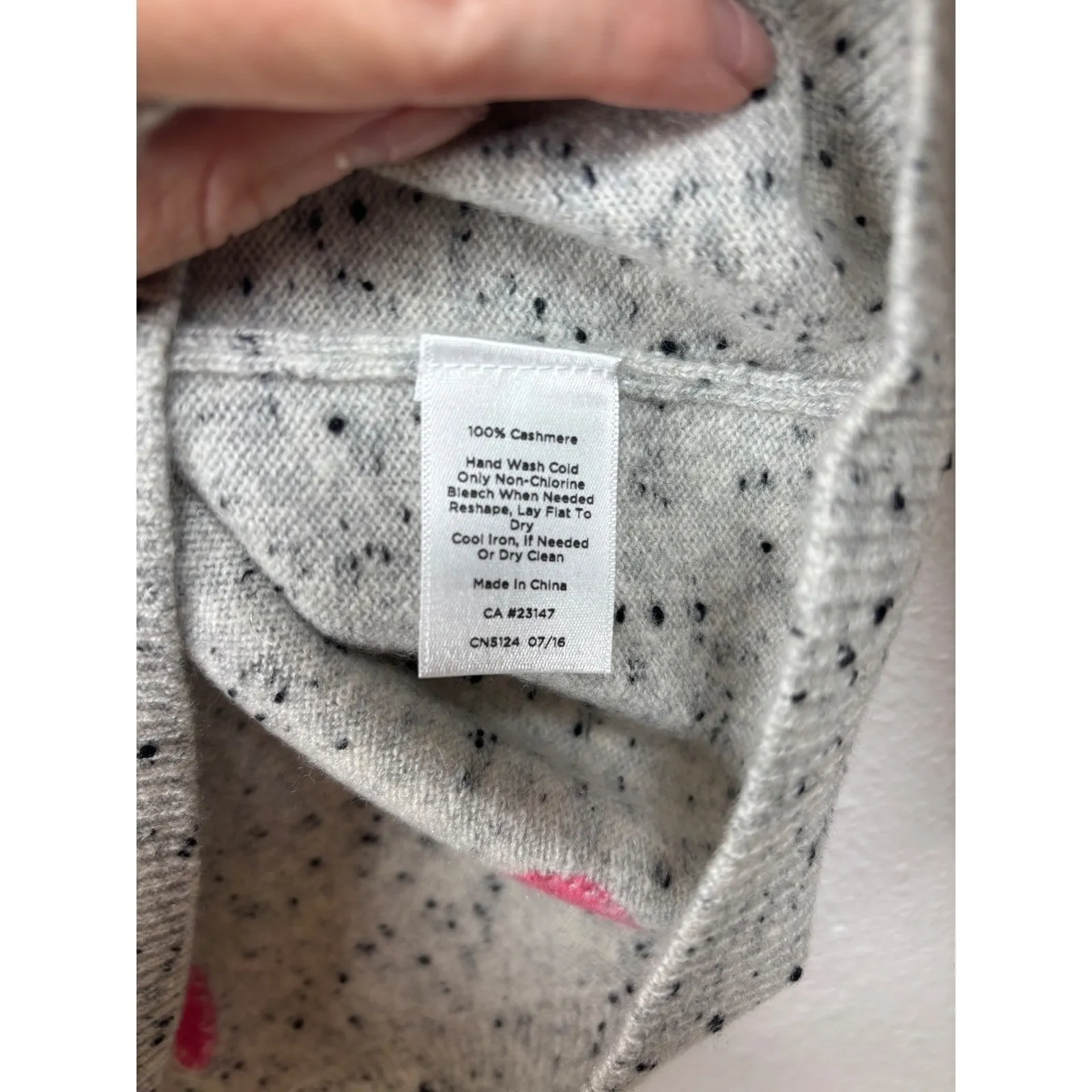 Talbots Medium Gray 100% Cashmere Pink Heart Print Crewneck Sweater Speckled‎ - Image 5