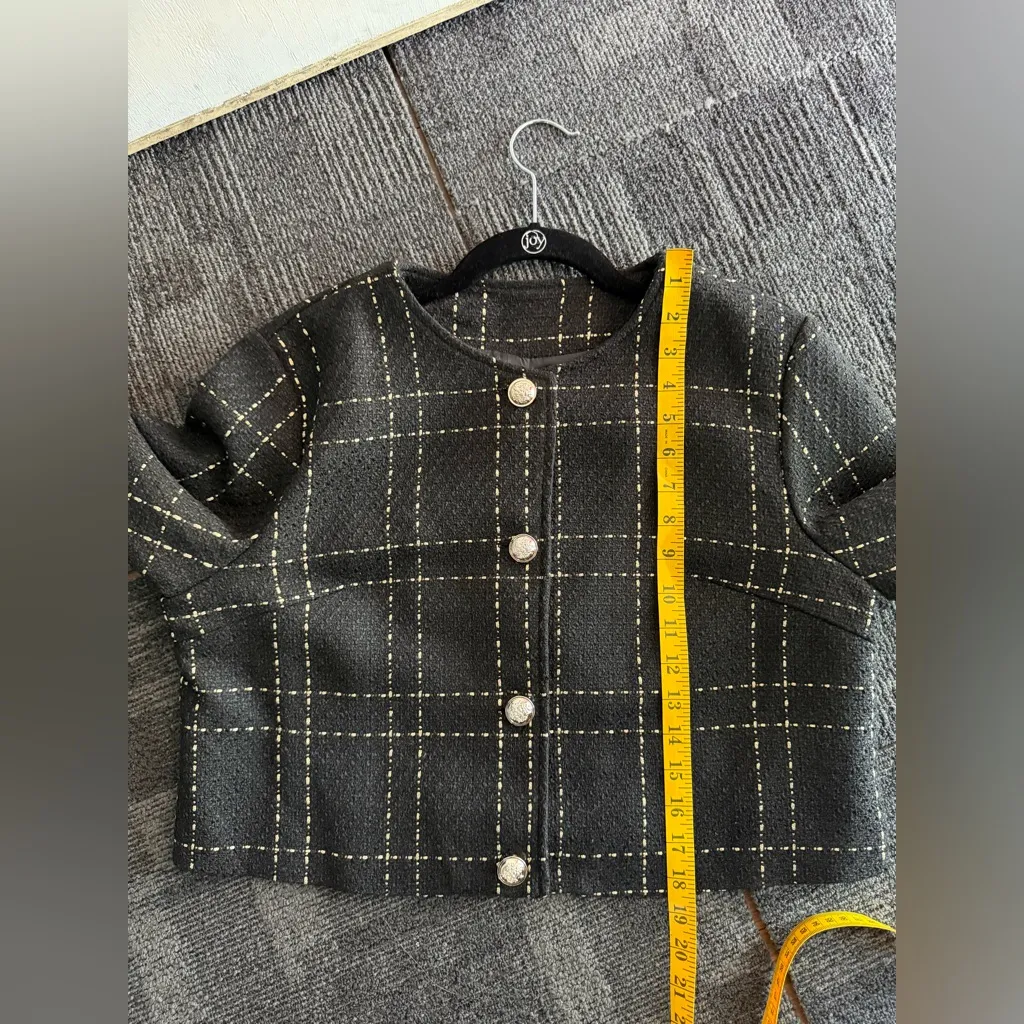 Elegant Black Tweed Plaid Crop Jacket with Gold Buttons – Size L Size L - Image 8
