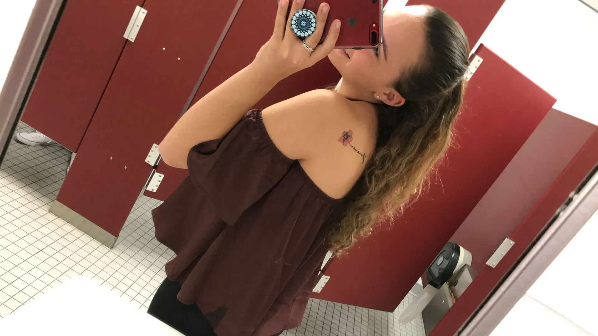 American Eagle Off-The-Shoulder Top - Image 4