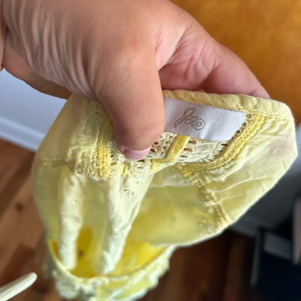 JOIE YELLOW EYELET BUTTON FRONT SLEEVELESS DAINTY BLOUSE - Image 3