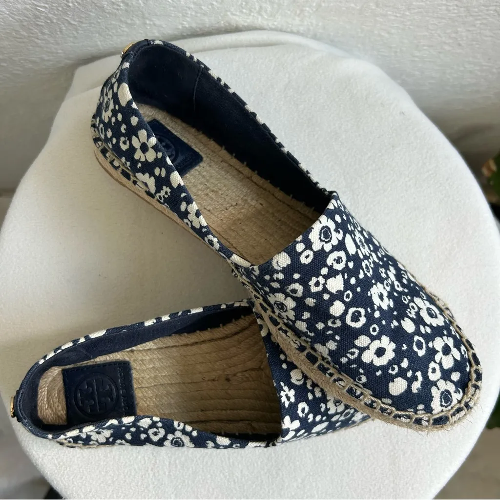 Tory Burch Blue and White Floral Espadrilles - Image 8