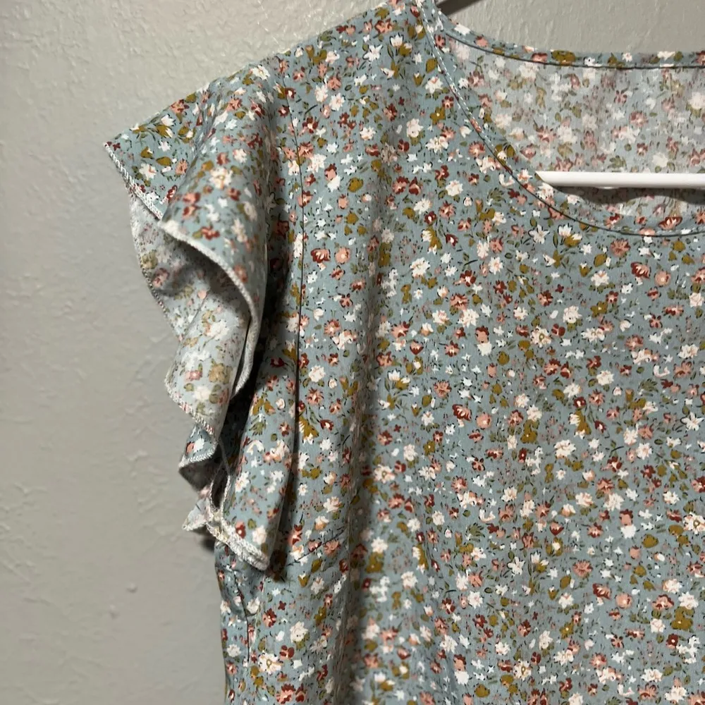 Floral blouse with ruffle short sleeves - Image 6