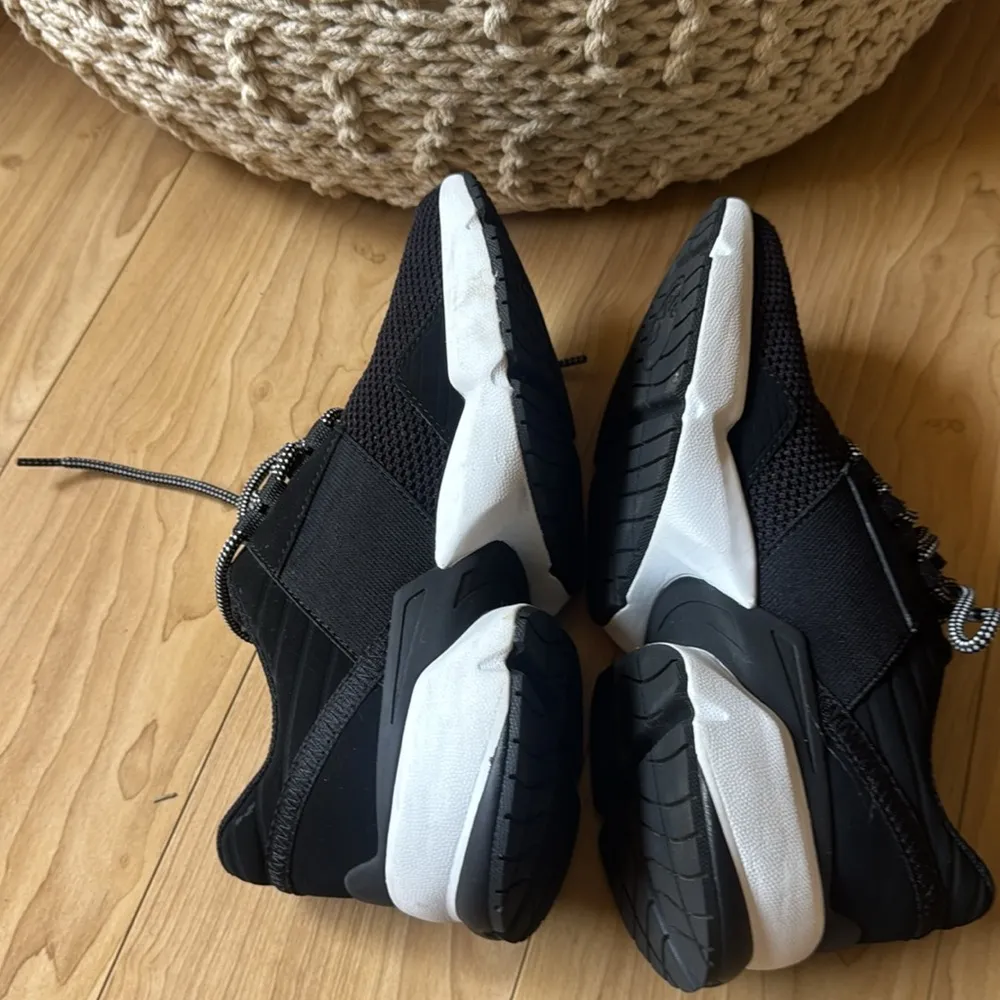 AV RE BLACK SNEAKERS Size 7 - Image 5