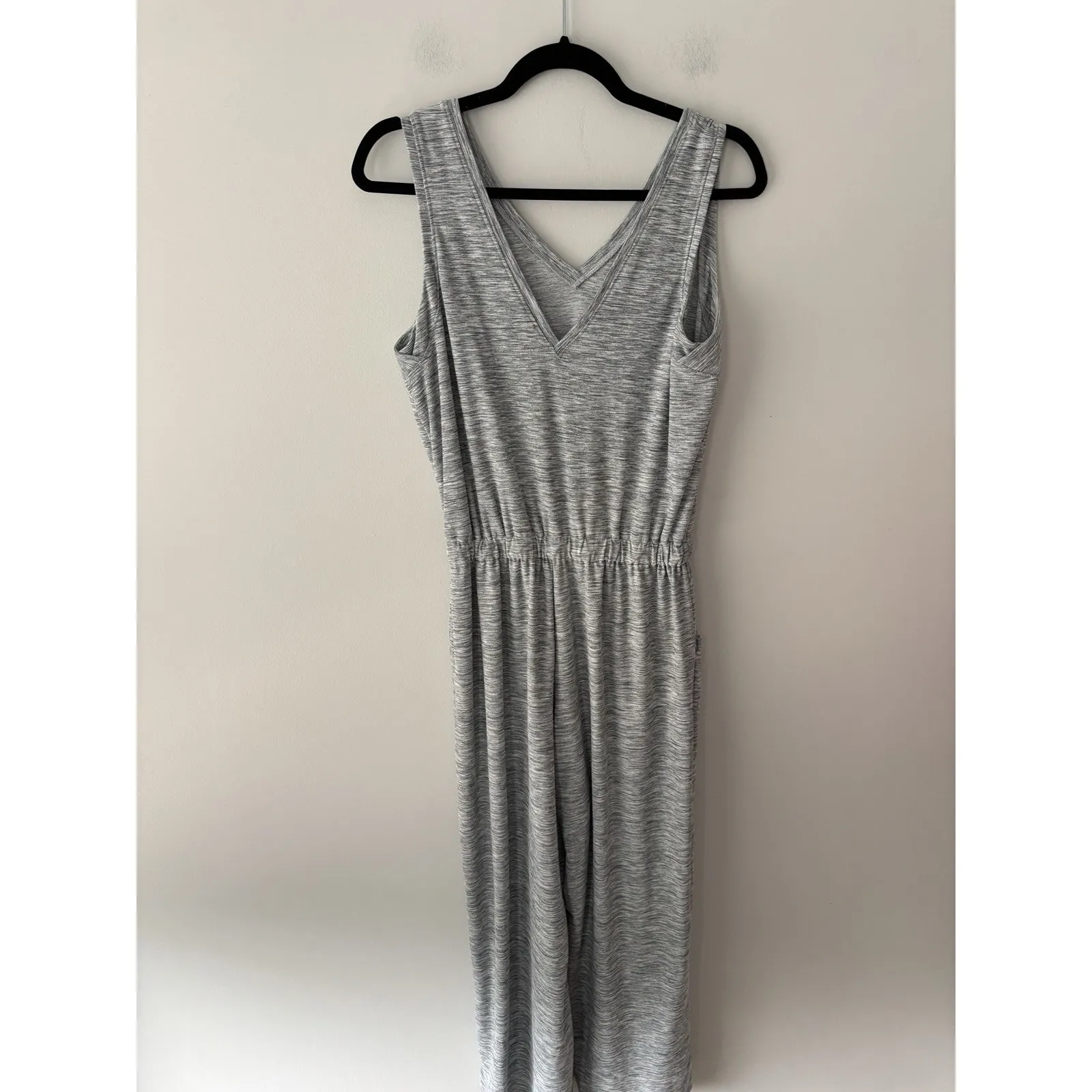 Old Navy Women's Breathe ON V-Neck‎ Wide-Leg Jumpsuit Heathered Gray Size Small - Image 6