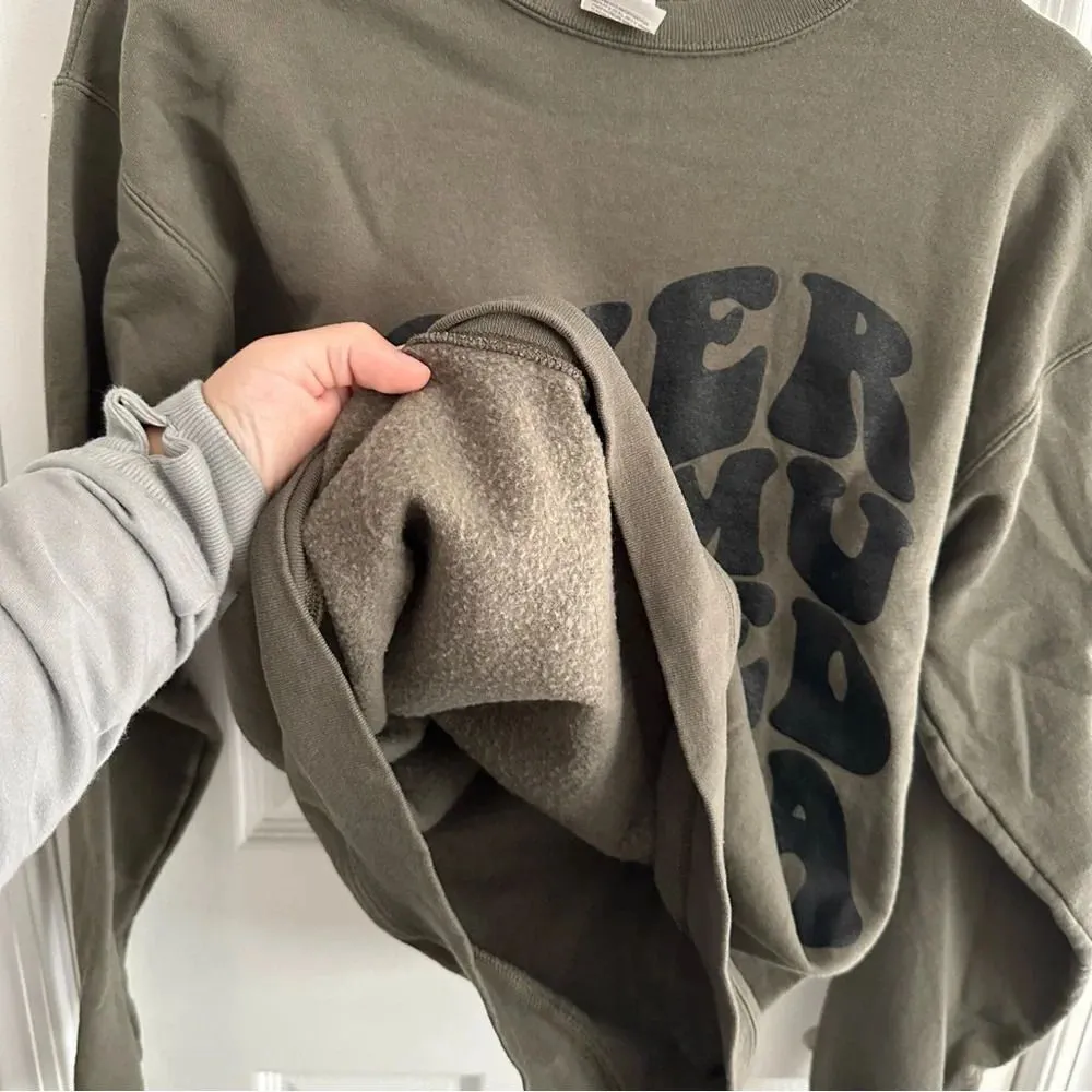 Overstimulated Mama Graphic Crewneck Sweatshirt Size Medium Green - Image 5