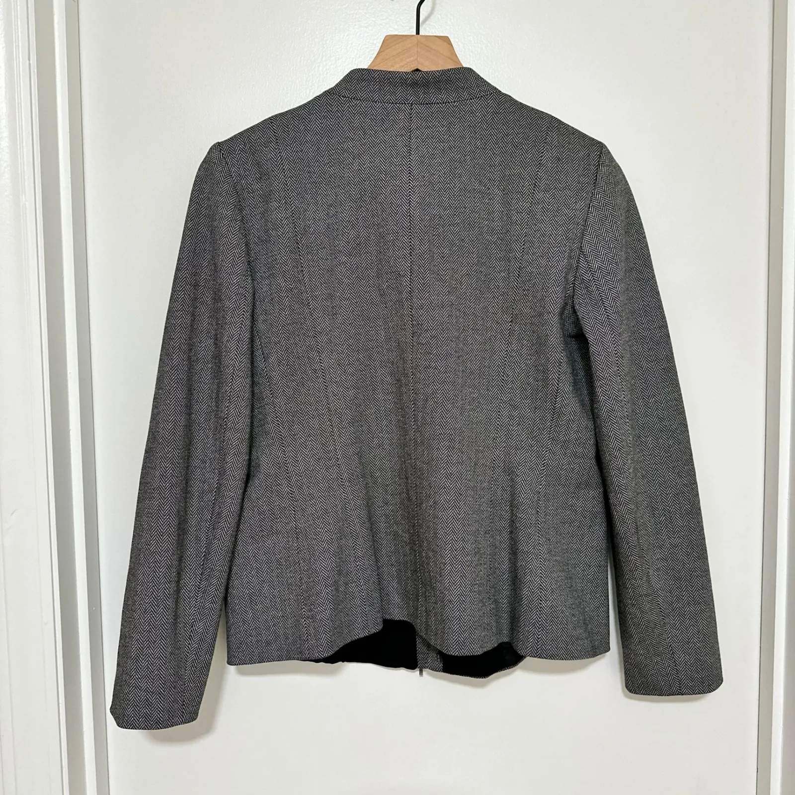 TALBOTS | Italian Luxe Knit Herringbone Front Zip Collarless Blazer Jacket, 8 - Image 4