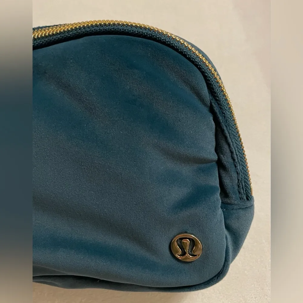 NWT Lululemon Velour Everywhere Belt Bag Green Jasper Color Gold Hardware - Image 12