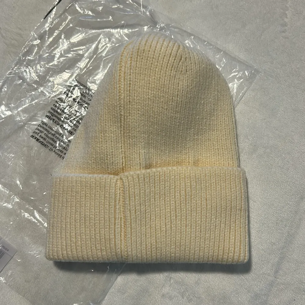 NWT Ribbed Smiley Face Beanie in white - Image 3