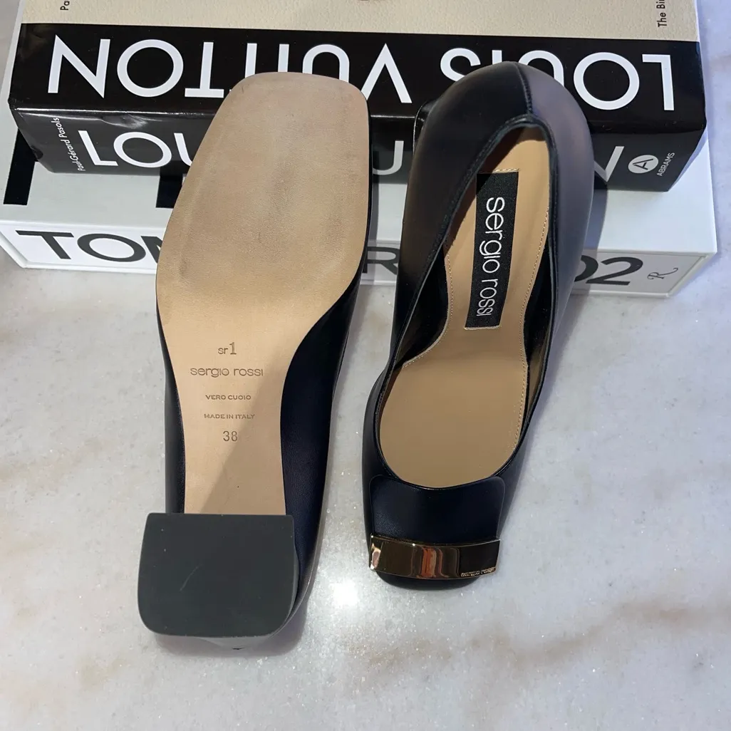 Sergio Rossi SR1 80 Leather Square Toe Pump w Gold Plate in Black - Image 9