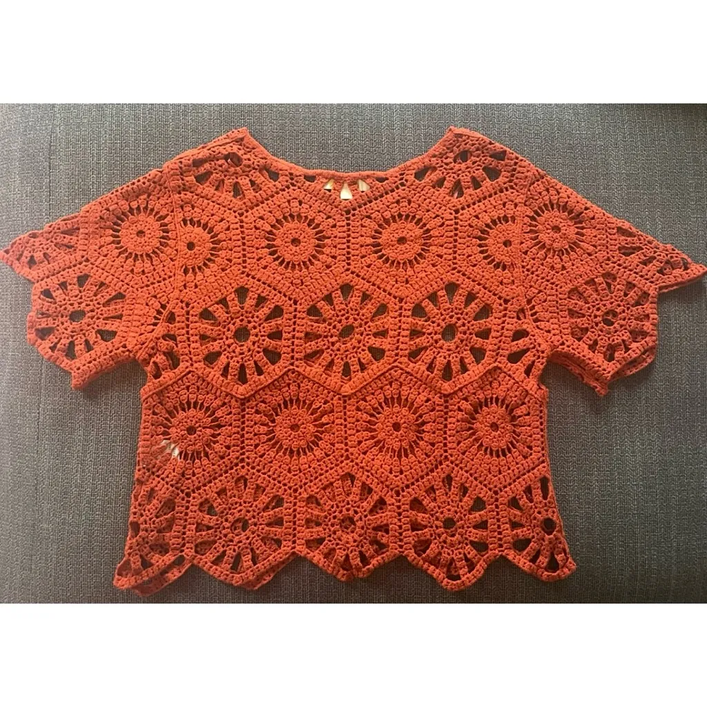 Burnt Orange Crochet Sweater Top Cropped Short Sleeve Rust Size Medium Boho - Image 2