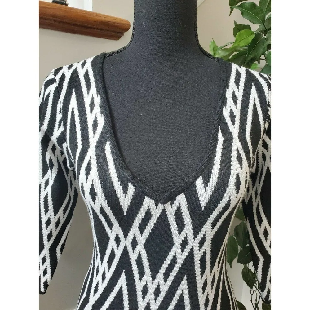 Stilettos  Polyester V Neck Knee Length Dress - Image 5