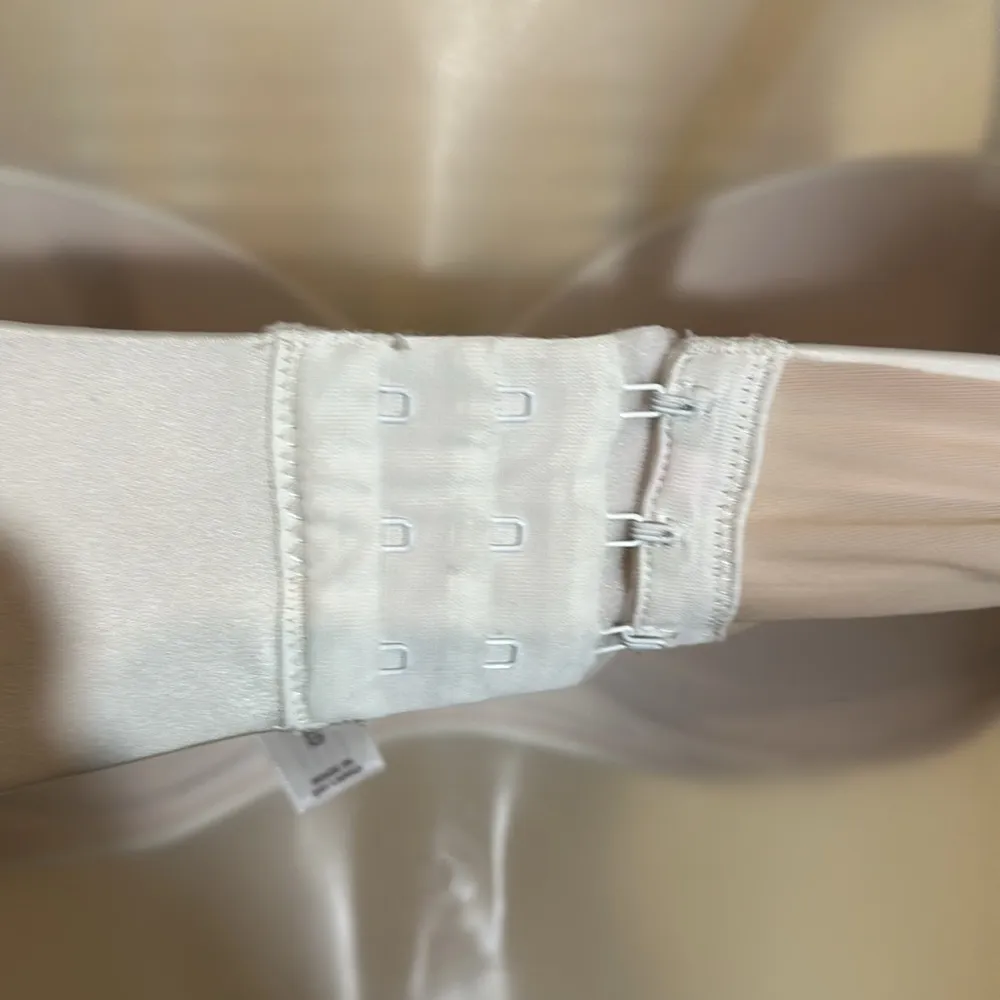 Auden Lightly Lined Straps or Strapless Underwire Bra Off White 32D Size undefined - Image 11