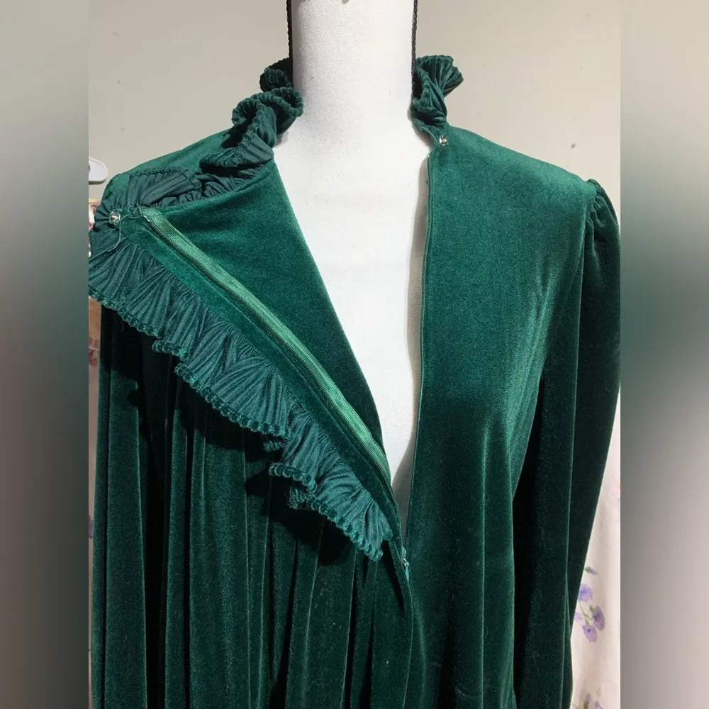 Green Velour Dressing Gown - Image 5