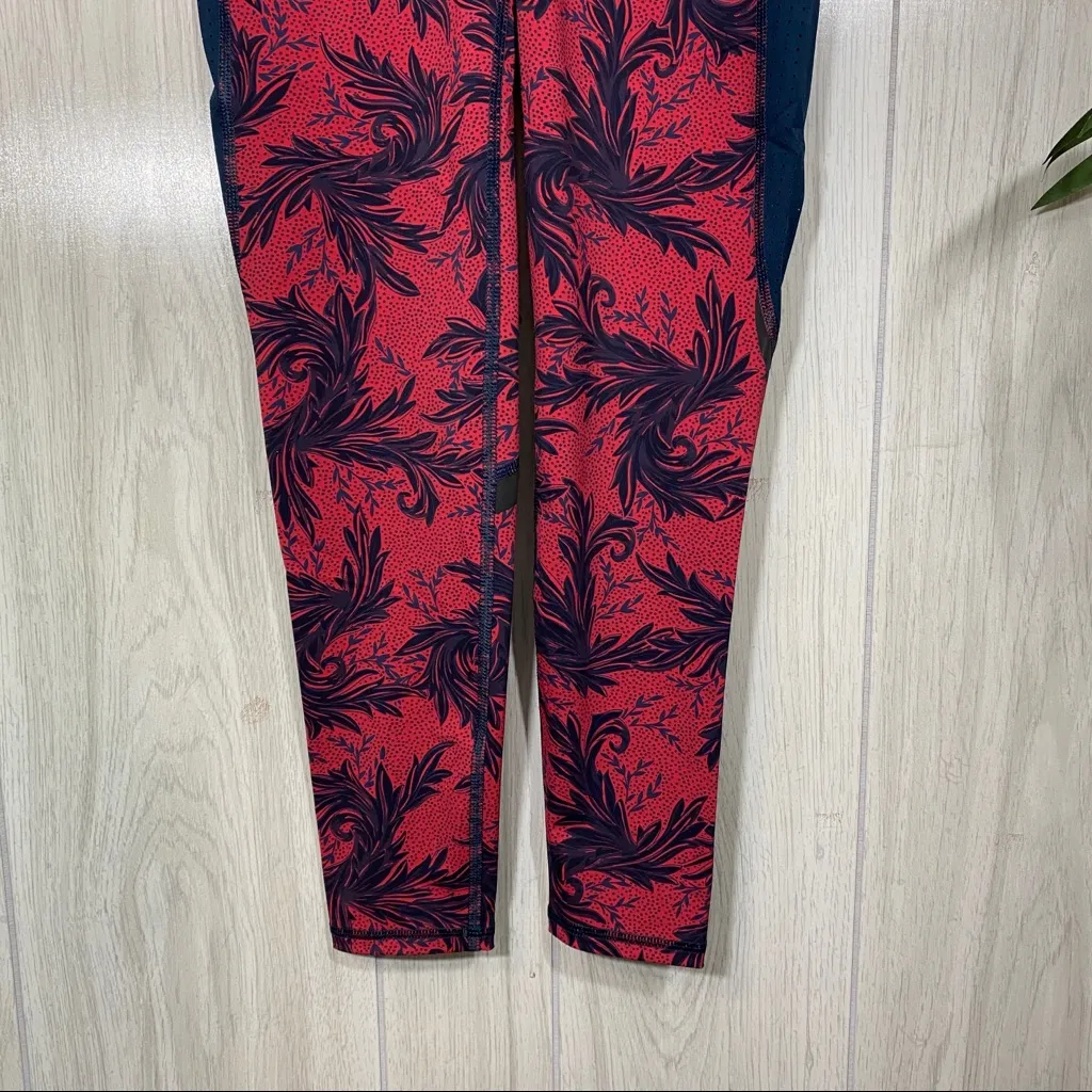 Sweaty Betty The Zero Gravity Run Legging in Aubergine Pub Life Print XS - Image 7