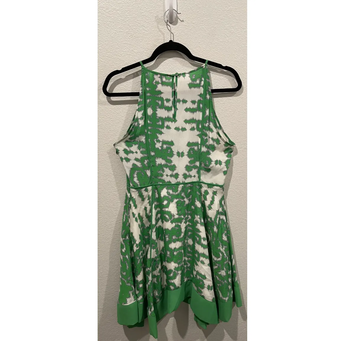 GREYLIN Green White Silk Sleeveless Halter Mini Dress - Image 4