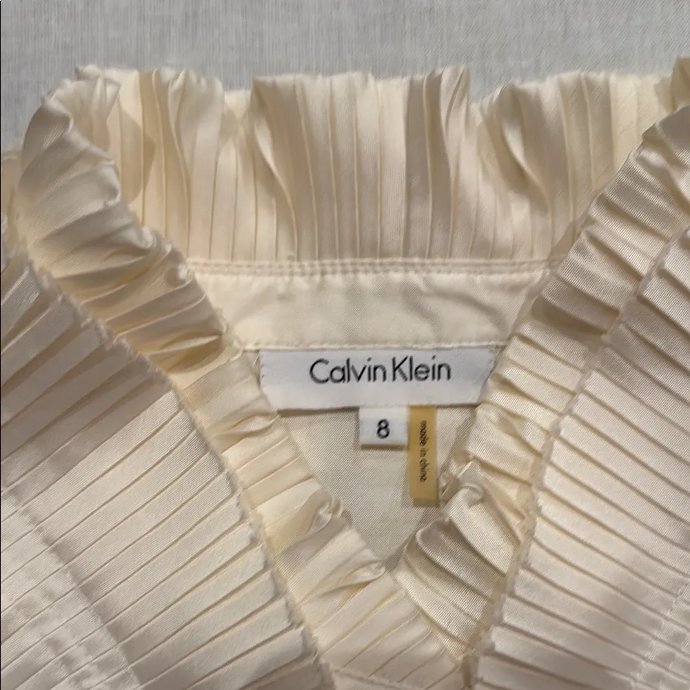 Calvin Klein Off-White/Cream Sleeveless Ruffled Blouse - Image 2
