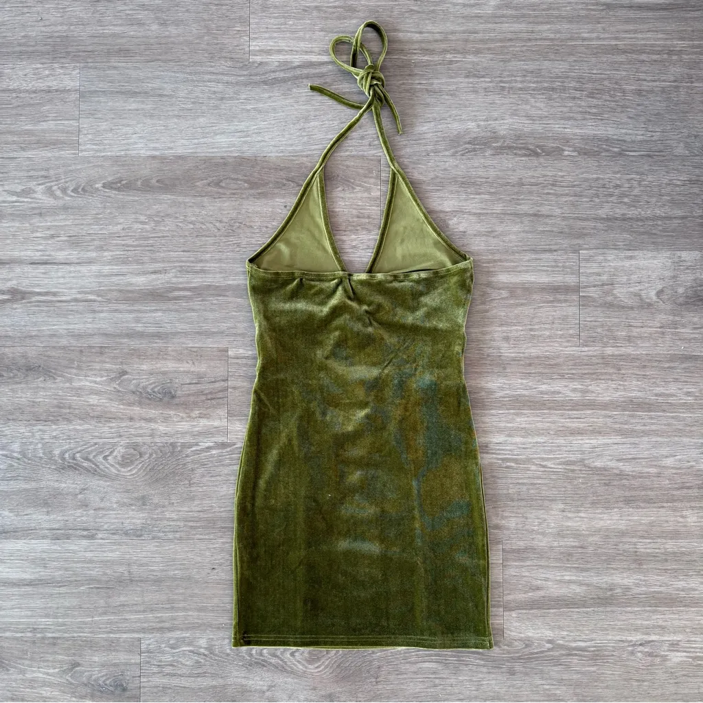New SHEIN Velvet Olive Green Halter Dress with Cutout Detail, Size Medium - Image 3
