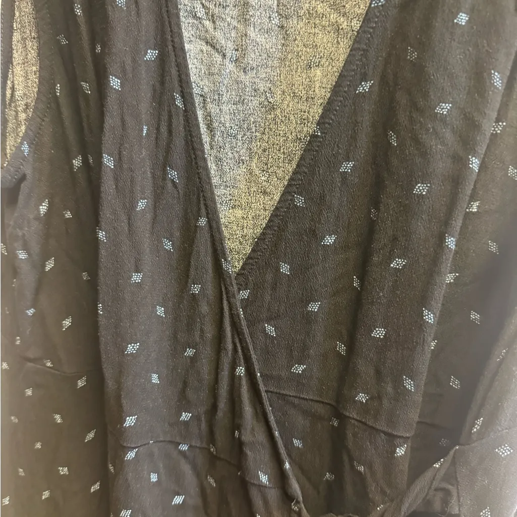 Black Sleeveless Wrap Dress - Image 3