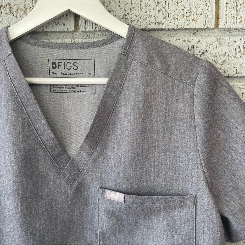 Figs Catarina One Pocket Scrub Top Graphite Grey Size Small - Image 3