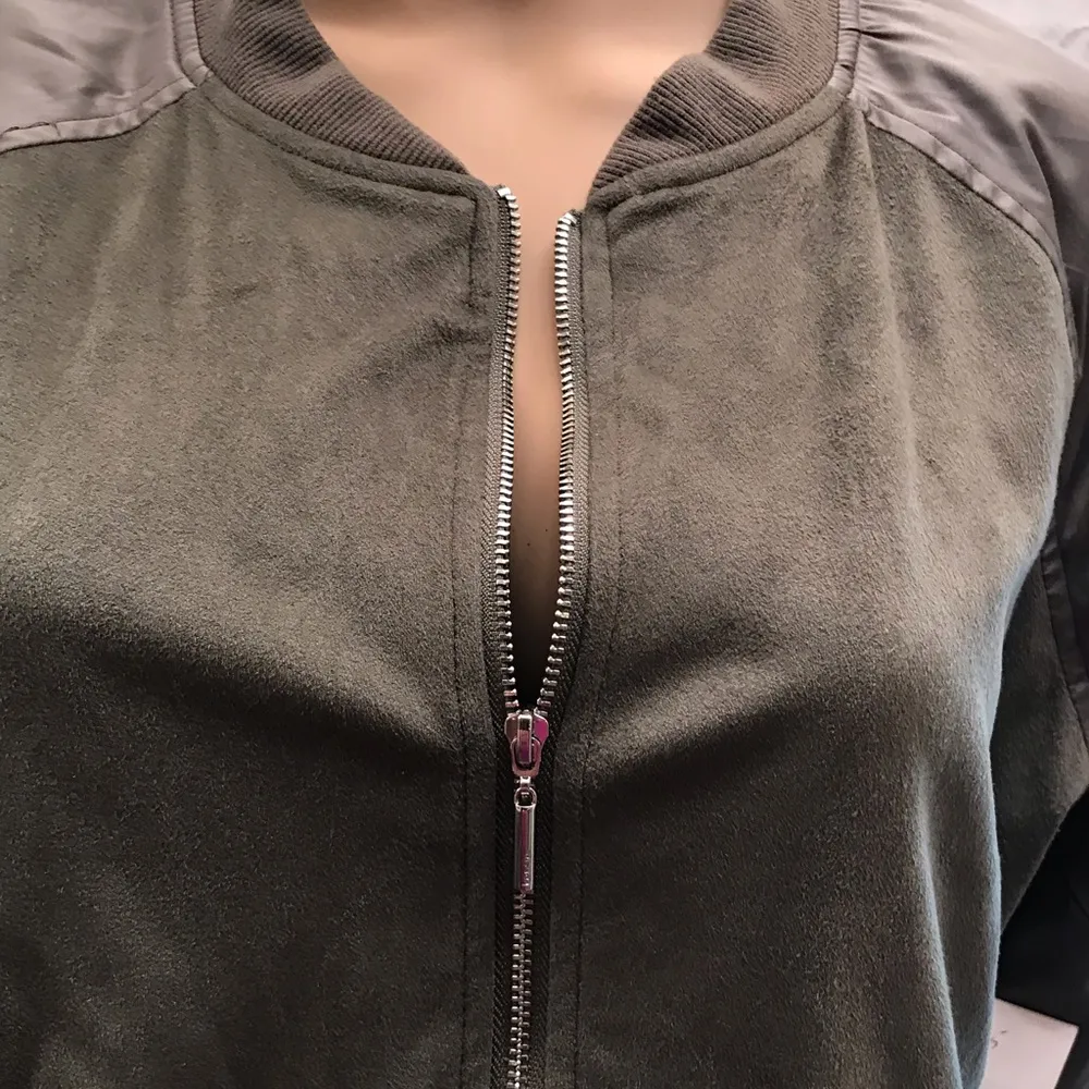 XL Olive Green Bomber Jacket - Image 5