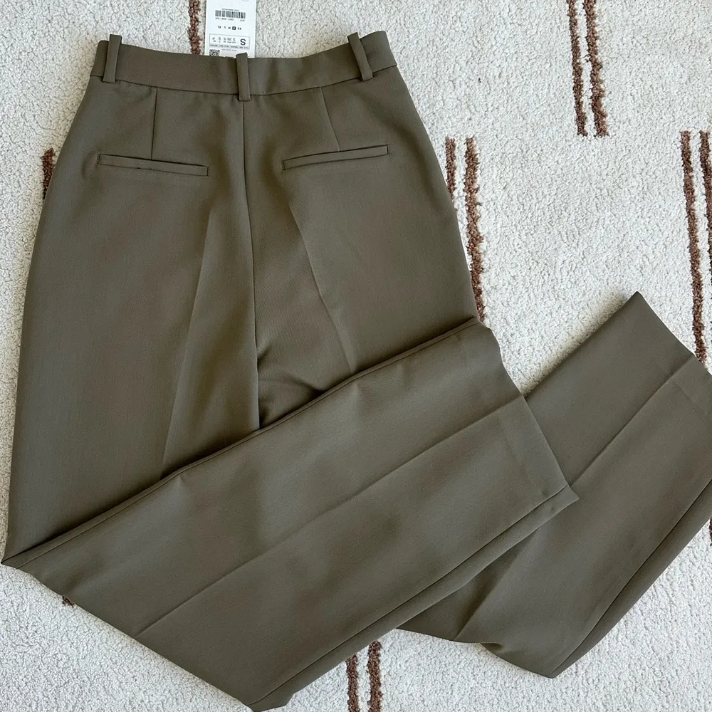 NWT  WOMEN’S STRAIGHT LEG PANTS Size S - Image 3