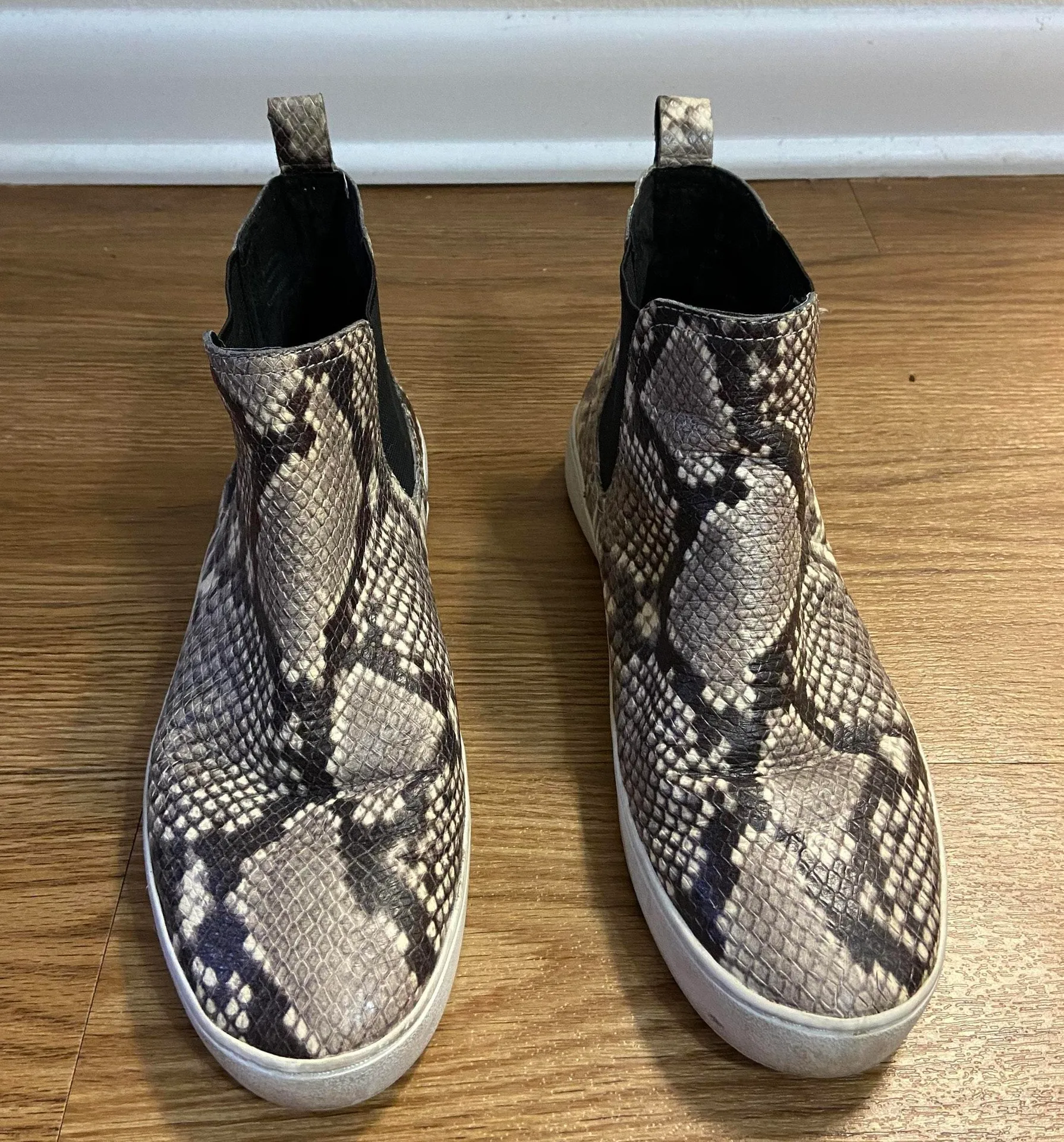 Micheal Kors Snakeskin Chelsea Boot - Image 3