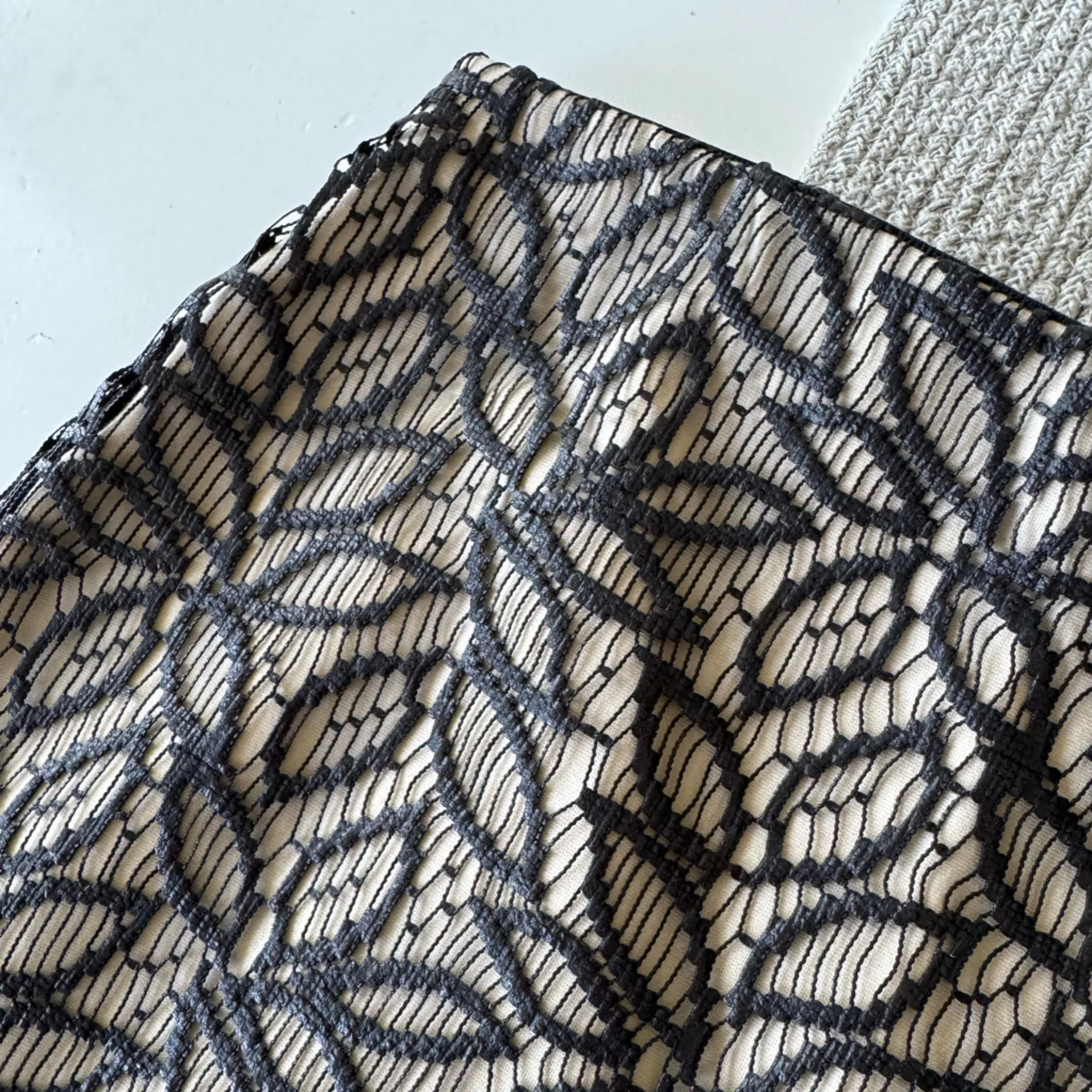 Ann Taylor Black Nude Lace Overlay Stretch Pencil Skirt Size 6 - Image 12