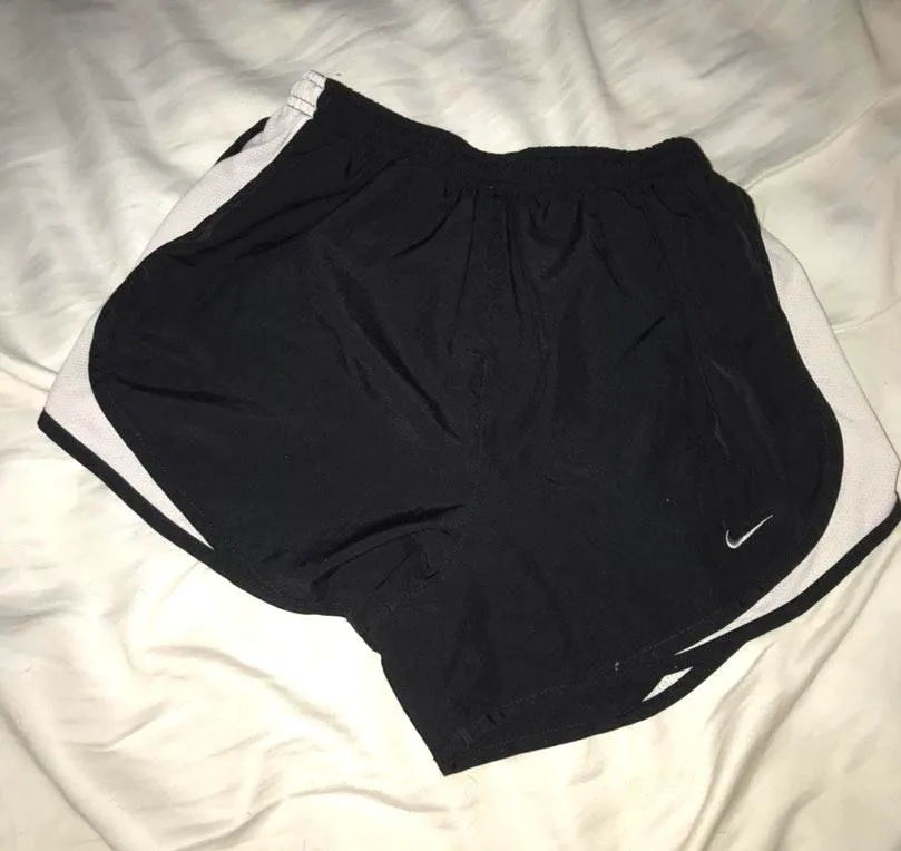 Nike Black  Shorts - Image 2