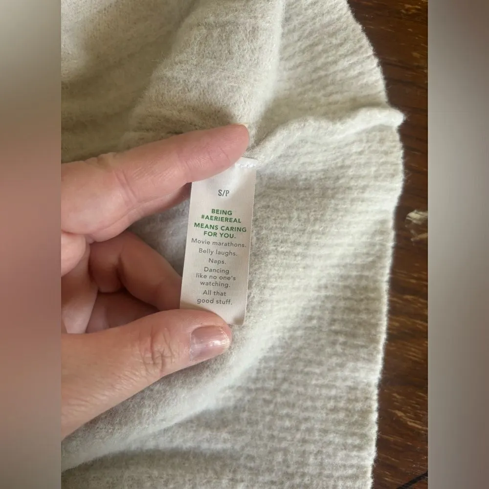 Aerie gray wide ribbed crewneck sweater size small - Image 3