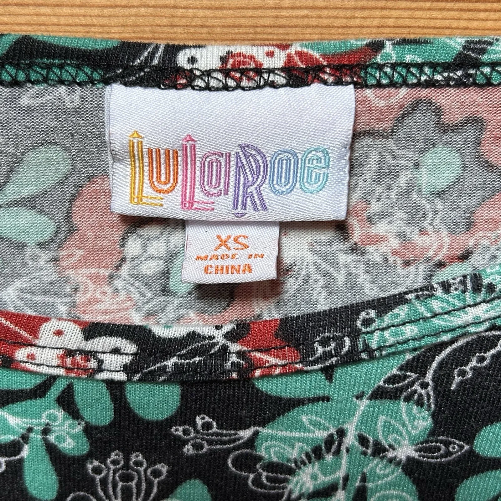 Lularoe Women's XS Red/Green/Black Floral Irma Tee Shirt X-Small Christmas Xmas - Image 3