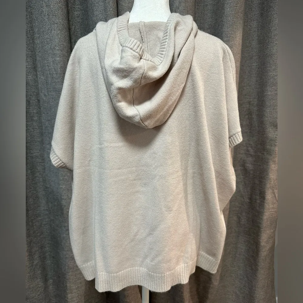 Women’s Size M Capped Sleeve Sweater Hoodie - Image 2