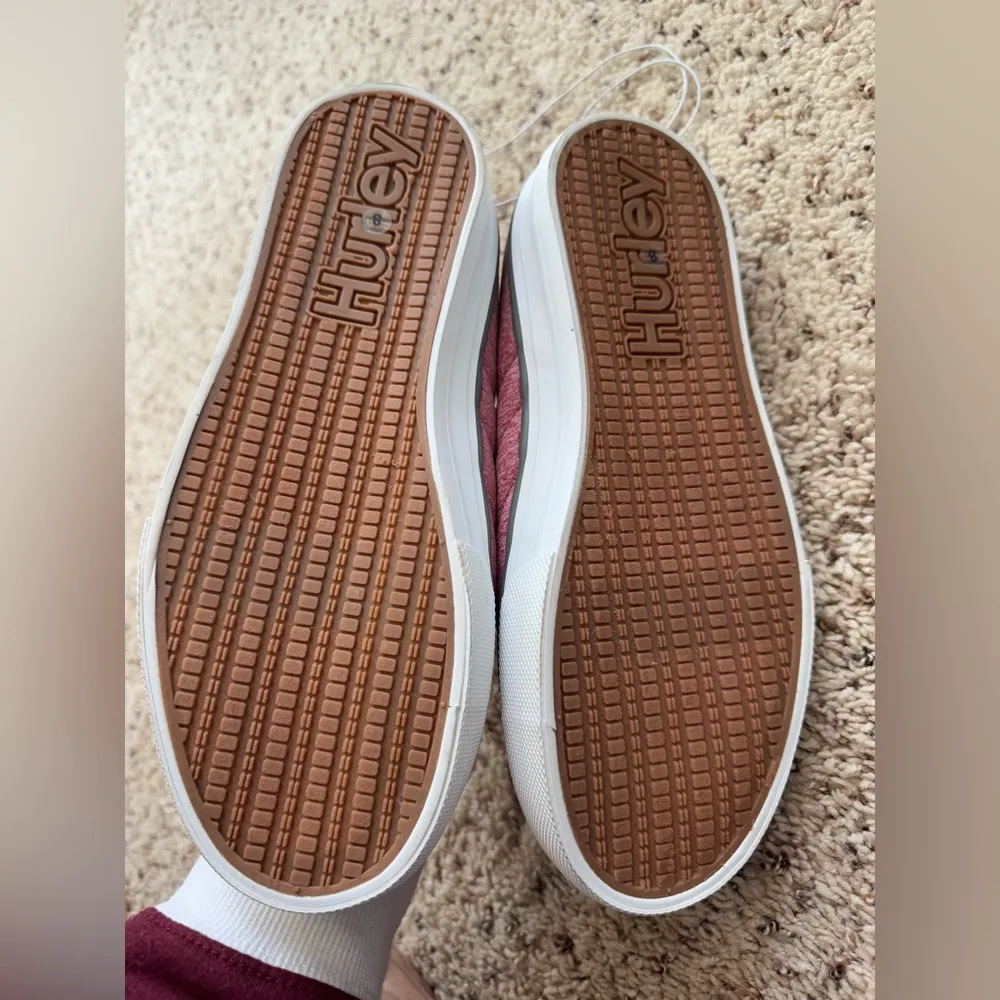 NWT Hurley Women's Arlo Puff Lined Comfortable Indoor‎ Outdoor Shoes -8 - Image 4