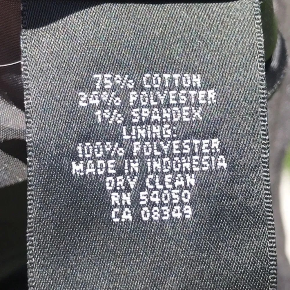 Kasper Fitted Gray Tank Top Embroidered Neckline - Image 5