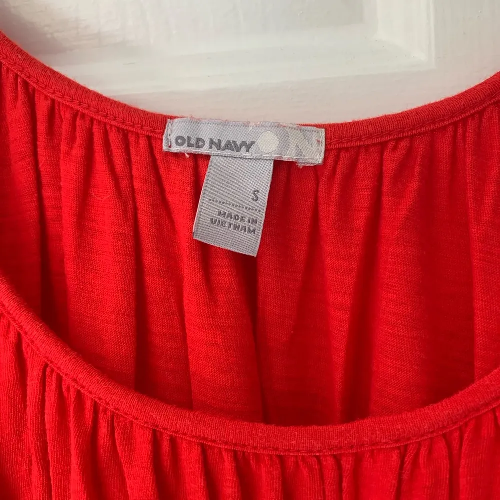 Never Worn Old Navy Red Flowy Top - Image 3