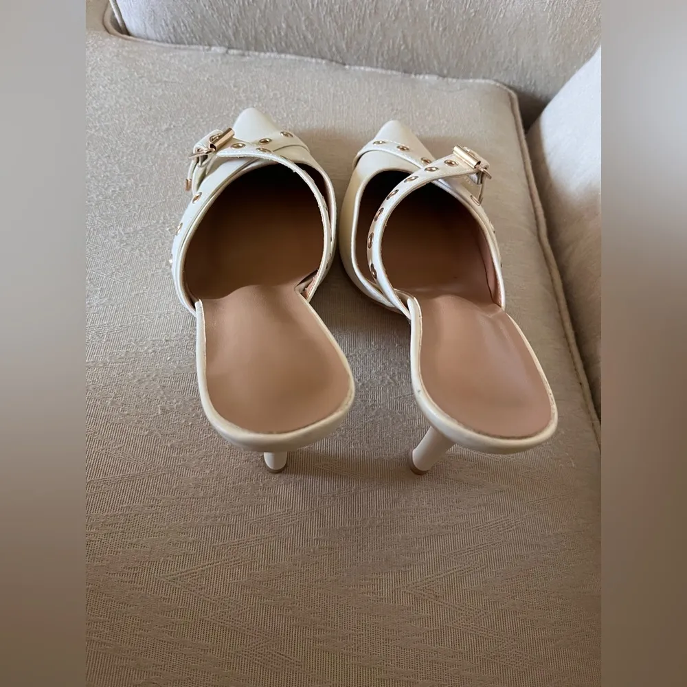 Ivory Buckle Slip On Point Toe Women’s High Heels Pumps Shoes Sz 9.5 EUC Gold - Image 4