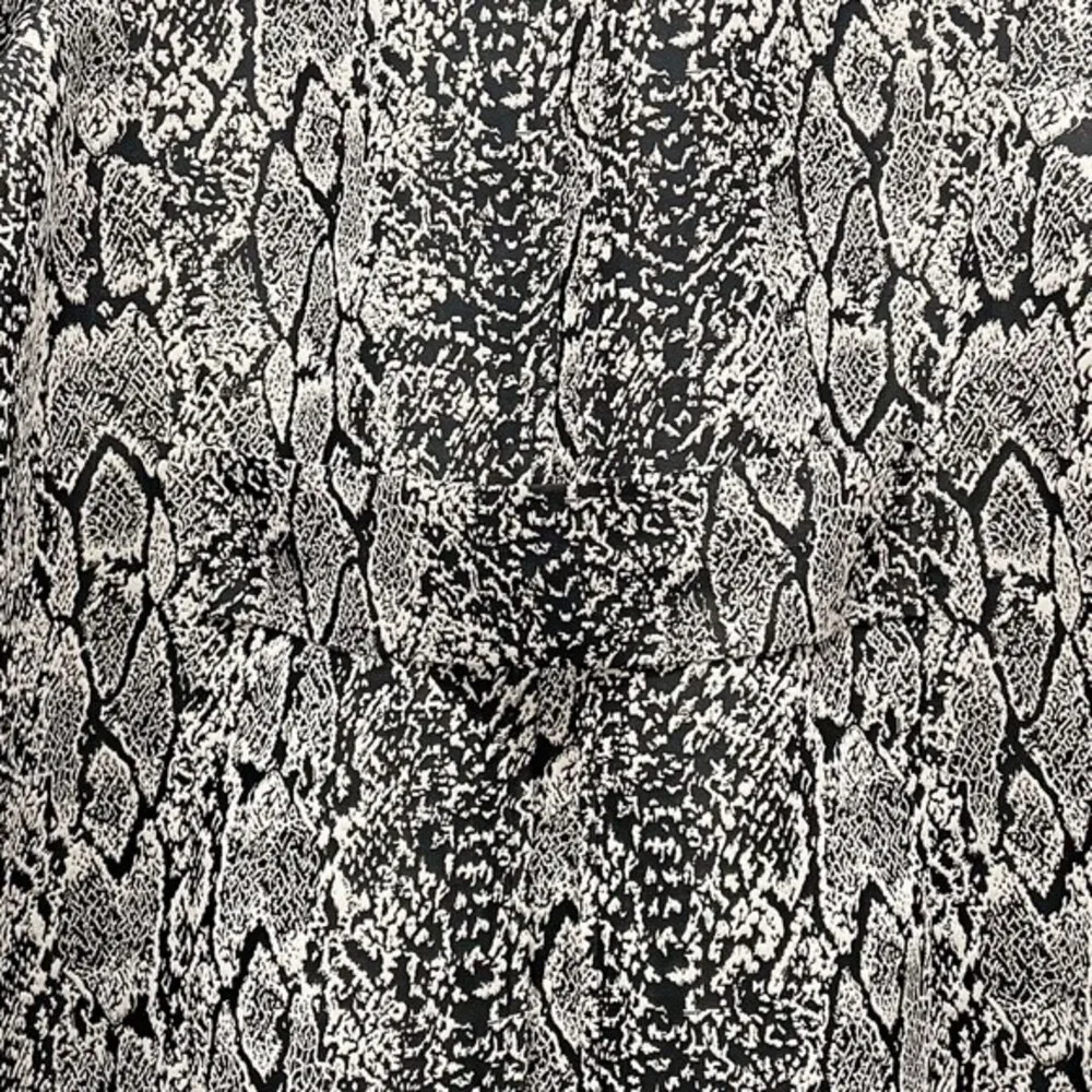 Misook Metallic Snake Reptile Print Open Front Topper Jacket Women’s Size Medium - Image 6