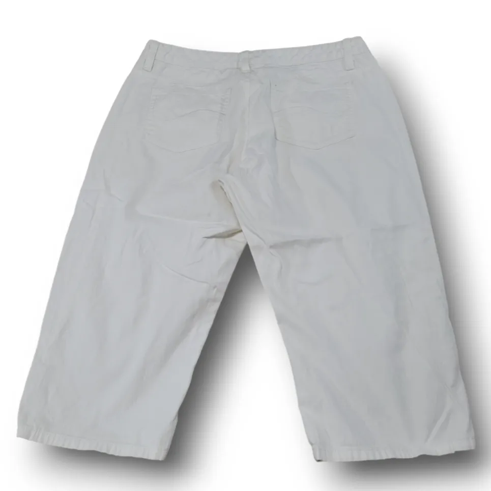 Lee Pants Size 12 33x18 Women's Lee Lower on the Waist Capri Pants Capris Casual  - Image 2