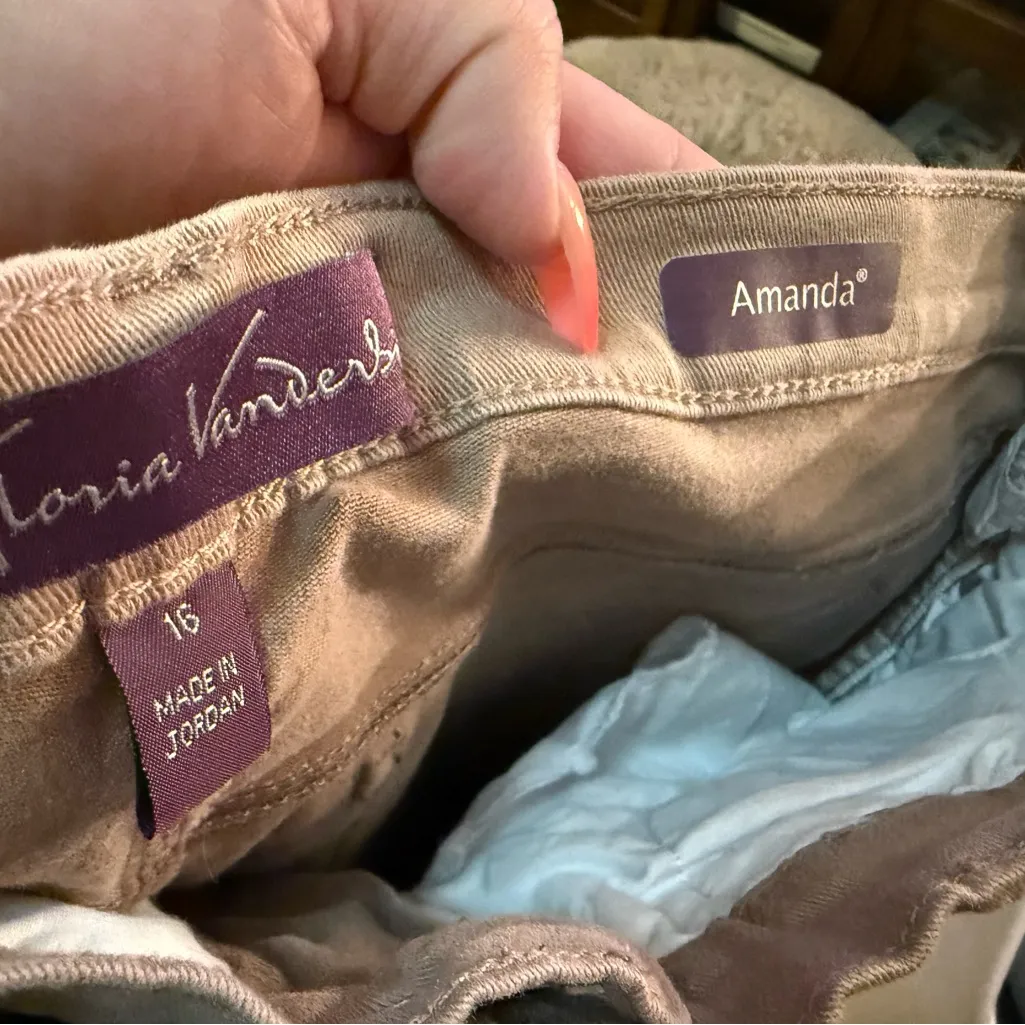 Gloria Vanderbilt khaki jeans - Image 3