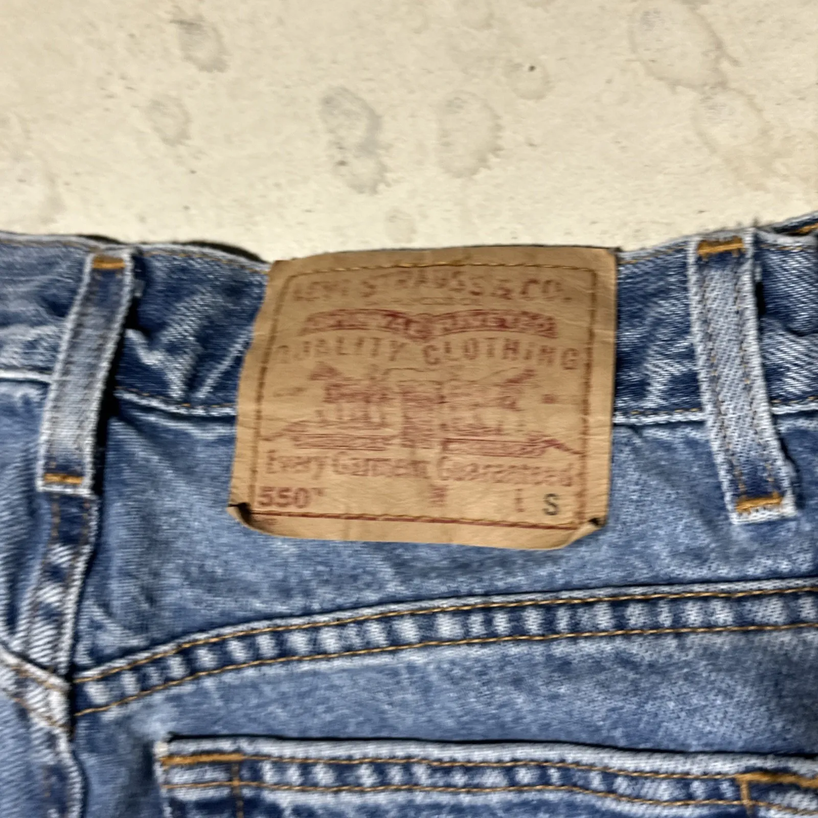 Vintage Levi's 550 7 Jr S Relaxed Fit Tapered Leg 26x30 Denim Y2K 90s Light Wash - Image 6